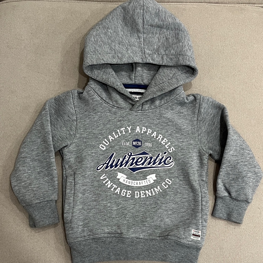 COZY GRAY KIDS’ HOODIE